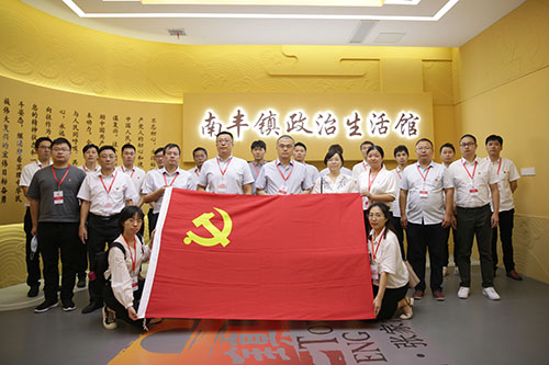 弘扬”三大法宝”，，感悟”张家港精神”——CA888公司党支部开展实境教学活动