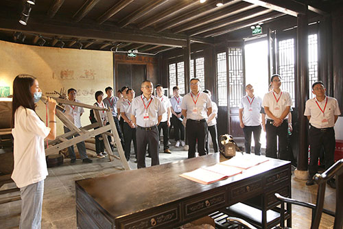 弘扬”三大法宝”，，感悟”张家港精神”——CA888公司党支部开展实境教学活动