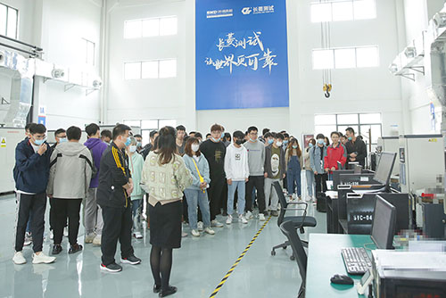苏州大学文正学院师生团到访CA888公司